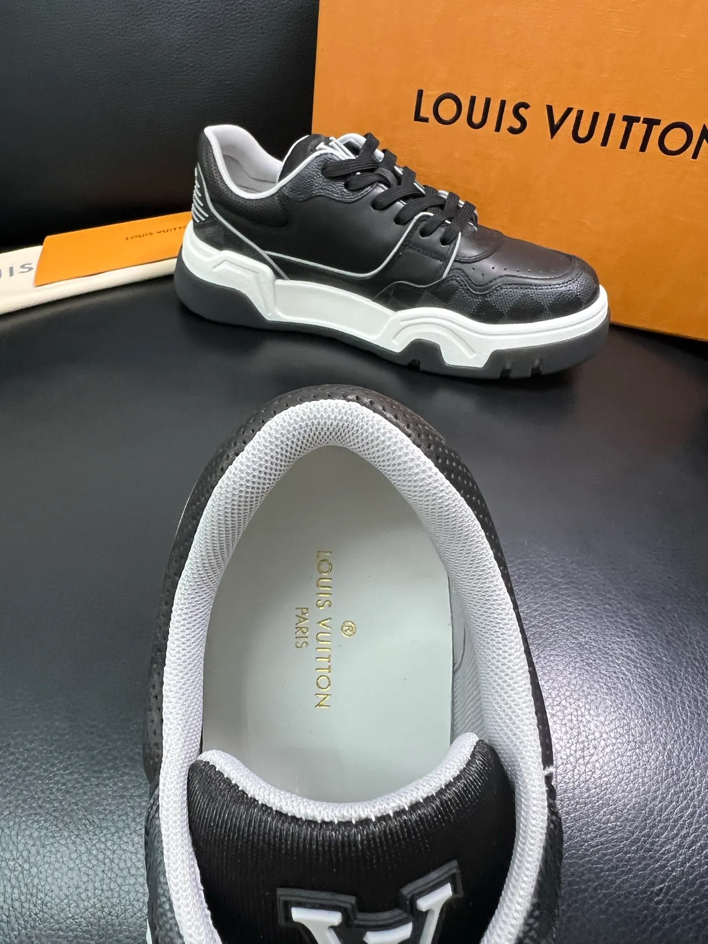 Men's shoes 💰900 Lv top purchase Louis Vuitton, counter synchronization, uppers imported from Italy cowhide, imported mesh padding soft and comfortable, soles: original soles specially provided by the original factory, T men's shoes 💰U exclusive movable molded soles super comfortable, original factory and single goods, high quality, welcome to compare, code number 38-44 (customized 45) 85883